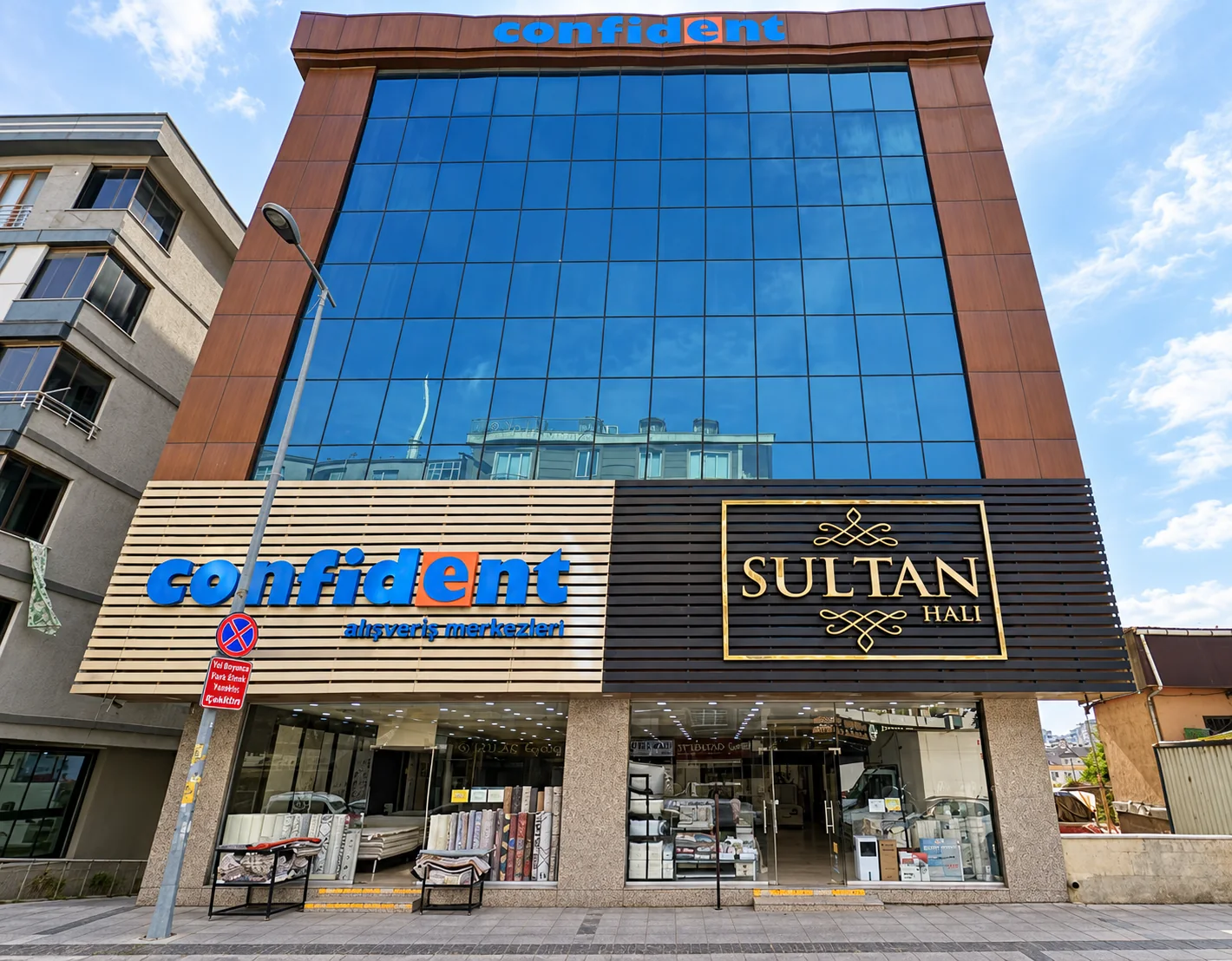 Confident Kocasinan mağazasının dış cephesi ve Sultan Halı tabelası